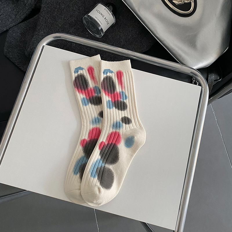 Tie-dye sokken met stippen