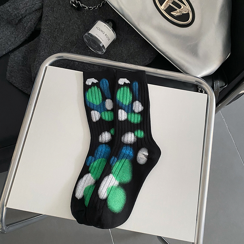 Tie-dye sokken met stippen