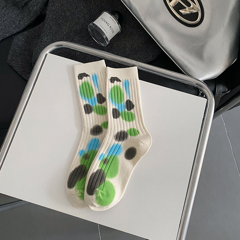Tie-dye sokken met stippen