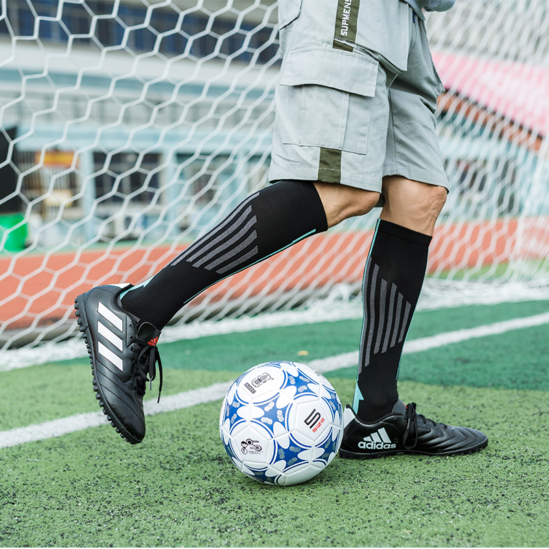 Ademende, sneldrogende voetbalsokken